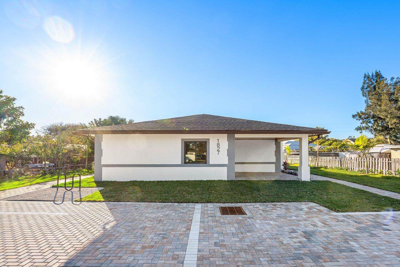 1827 Palm Acres - Photo 1