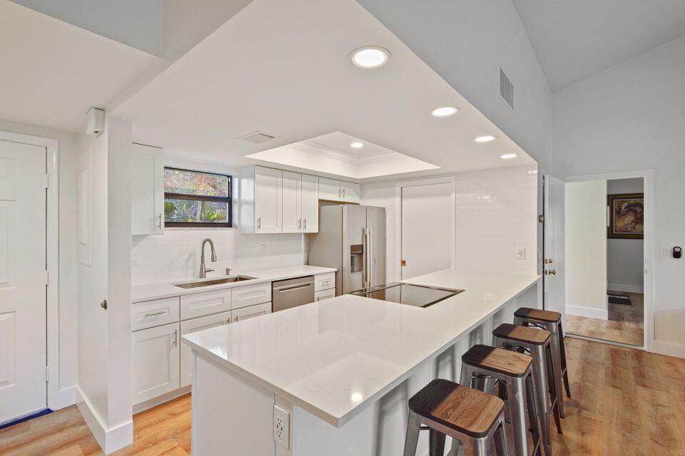 11863 Wimbledon Circle - Photo 1