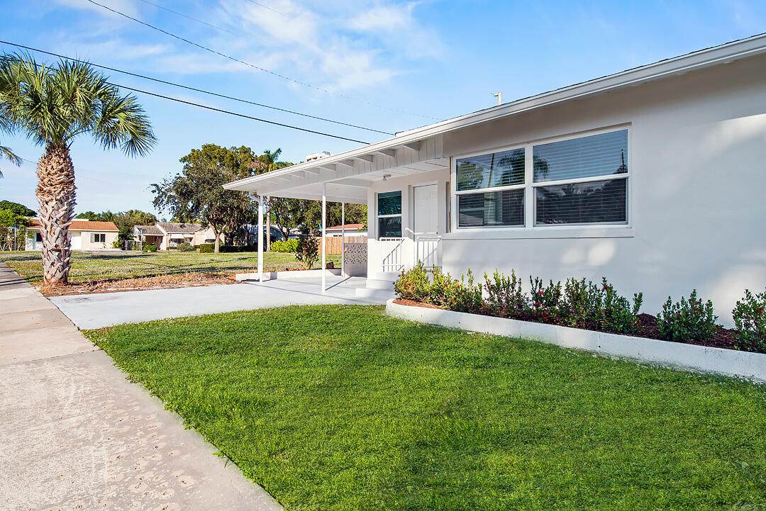 5208 Spruce Avenue - Photo 1