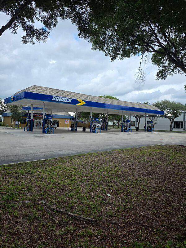 1009 State Road 7 - Photo 1