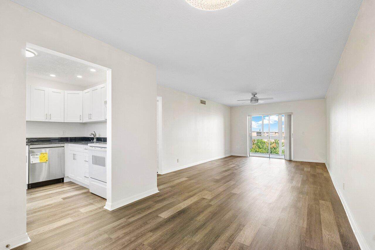 2615 1ST Court - Photo 1