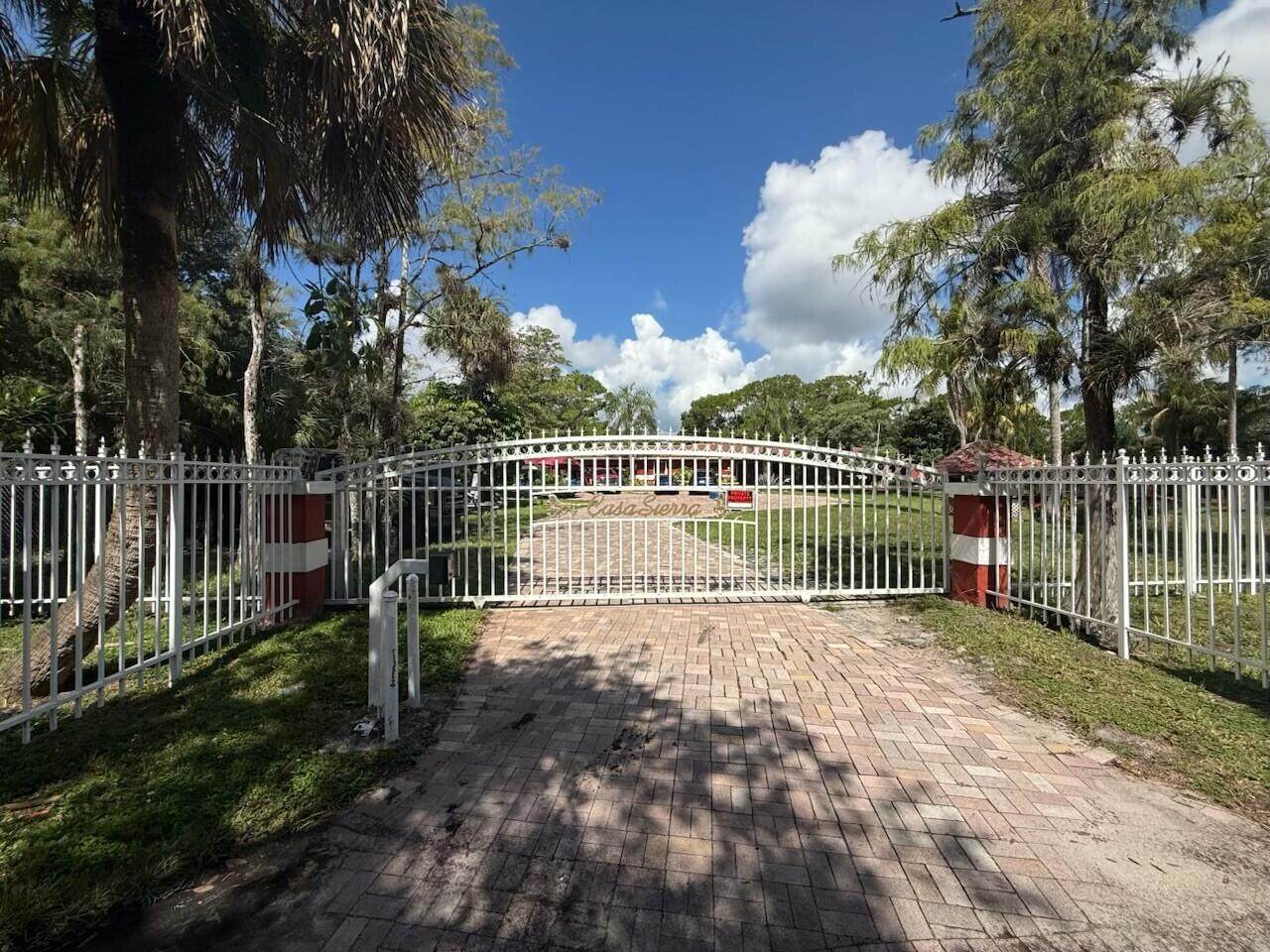5800 Pinetree Road - Photo 1