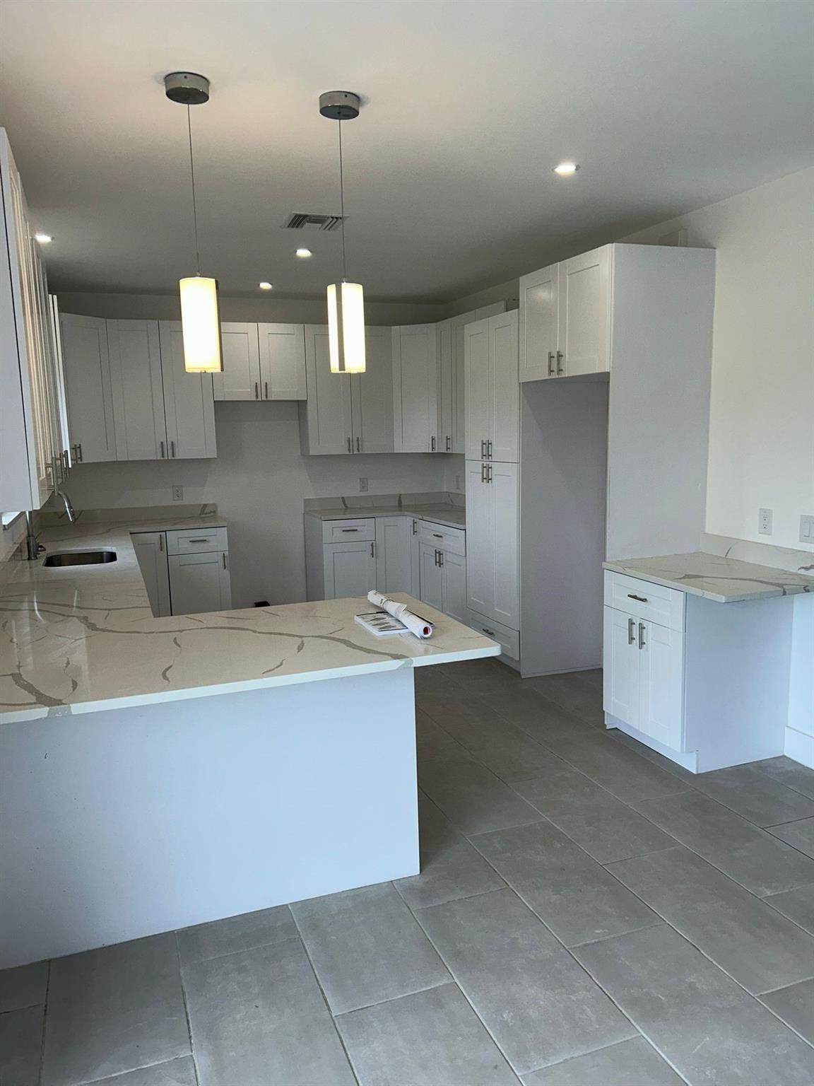 3903 16 PLACE - Photo 1