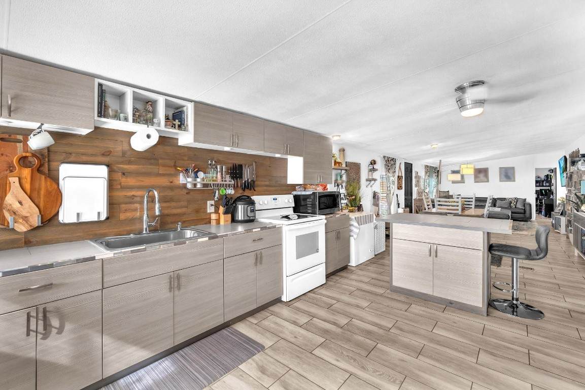 5520 203rd - Photo 1