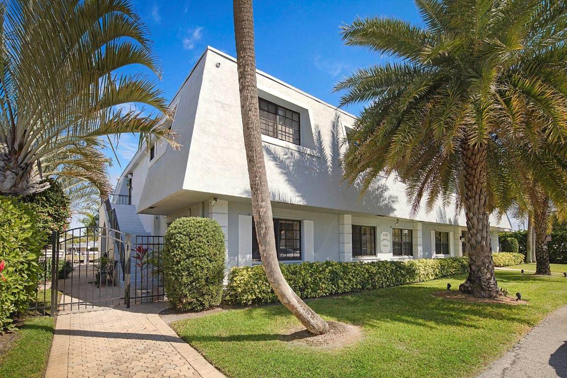 2743 28th Court - Photo 1