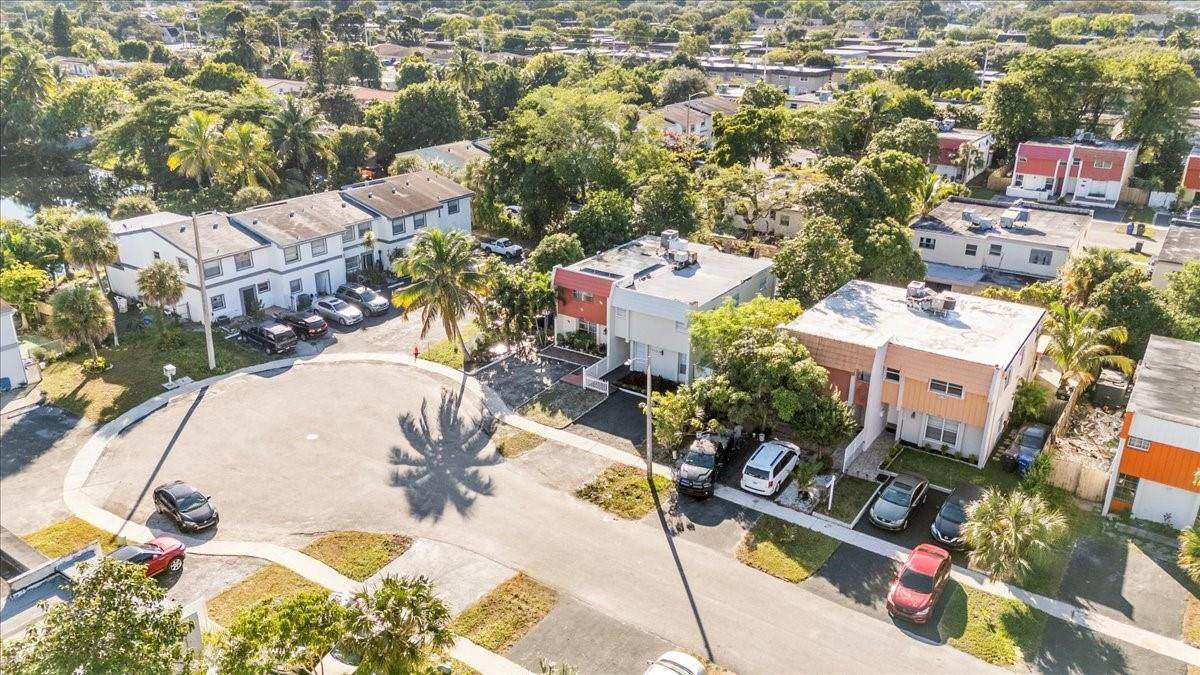 7910 8th Ct - Photo 1