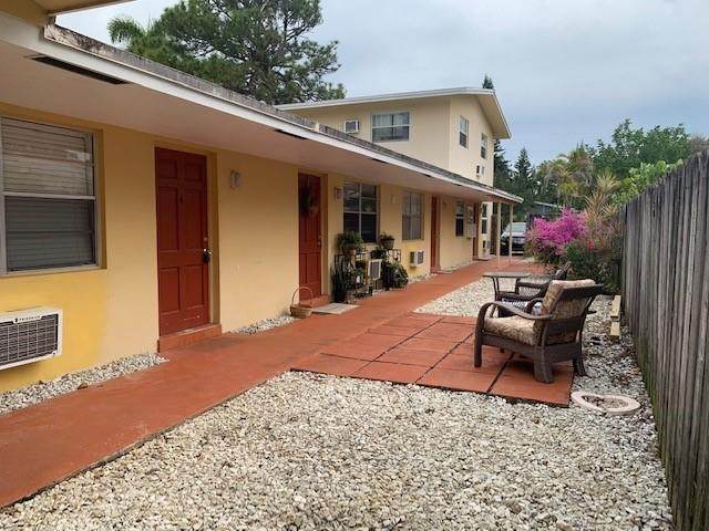 1129 17th Ter - Photo 1