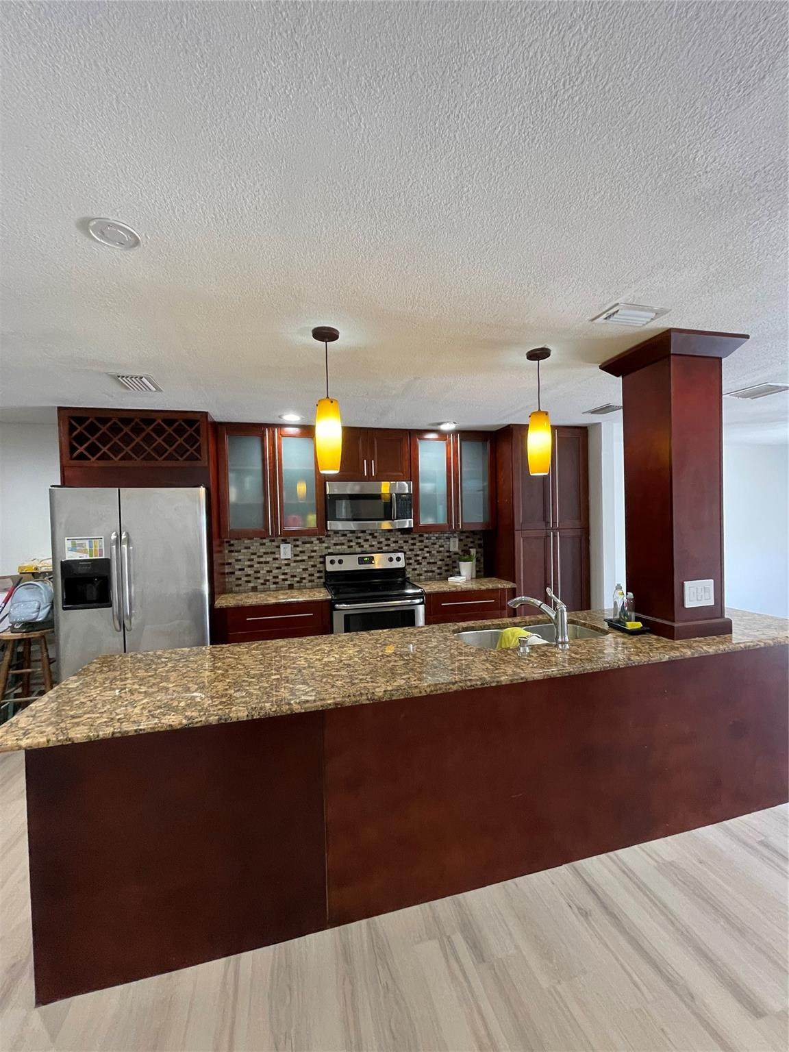 8216 8th St - Photo 1