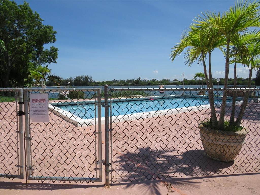 https://bt-photos.global.ssl.fastly.net/beaches/orig_boomver_2_F10511646-2.jpg