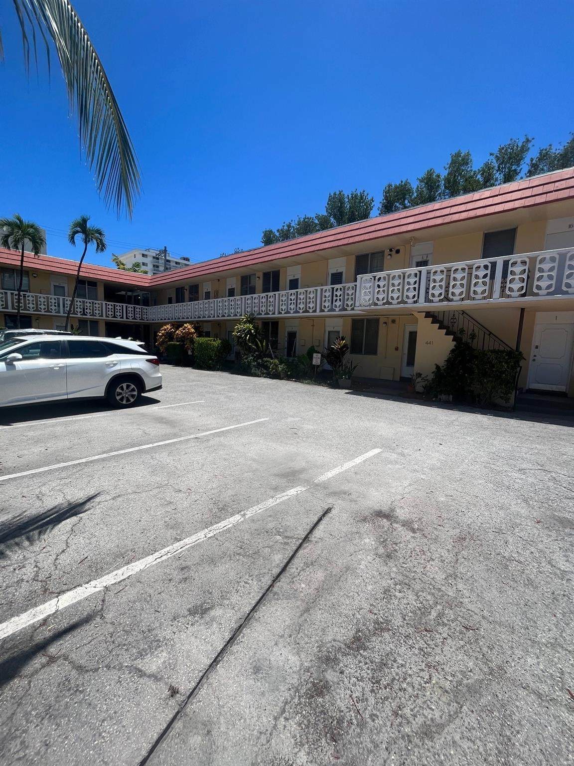 441 Collins Ave - Photo 1