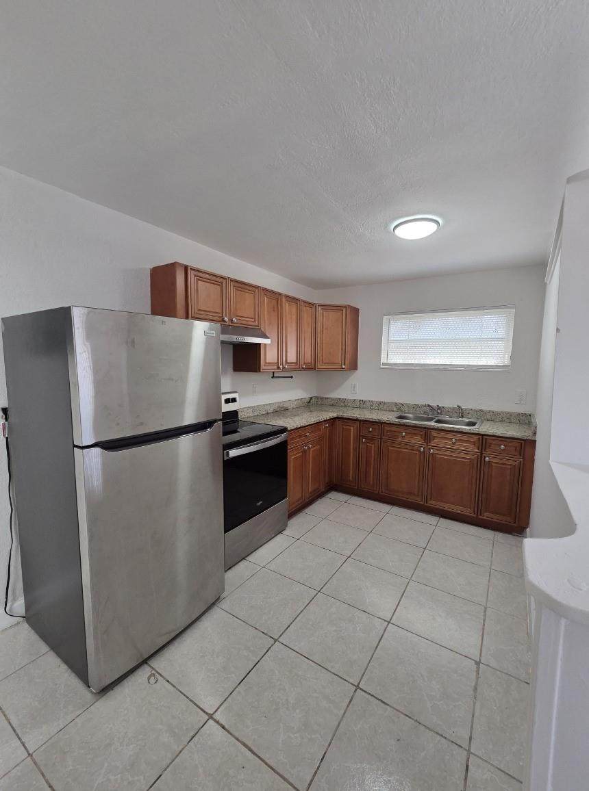 2127 7th St - Photo 1