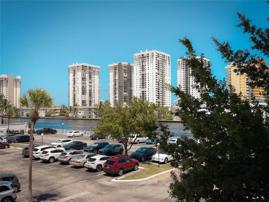 1000 Parkview Drive - Photo 1