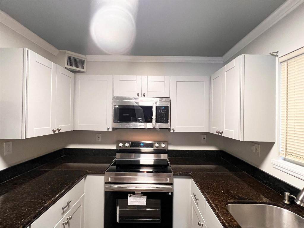 459 Laurel Drive - Photo 1