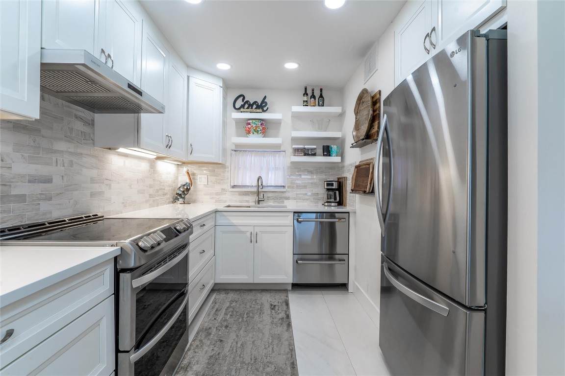 9411 Hollybrook Lake Drive - Photo 1