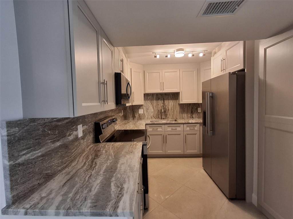 8763 Shadow Wood - Photo 1