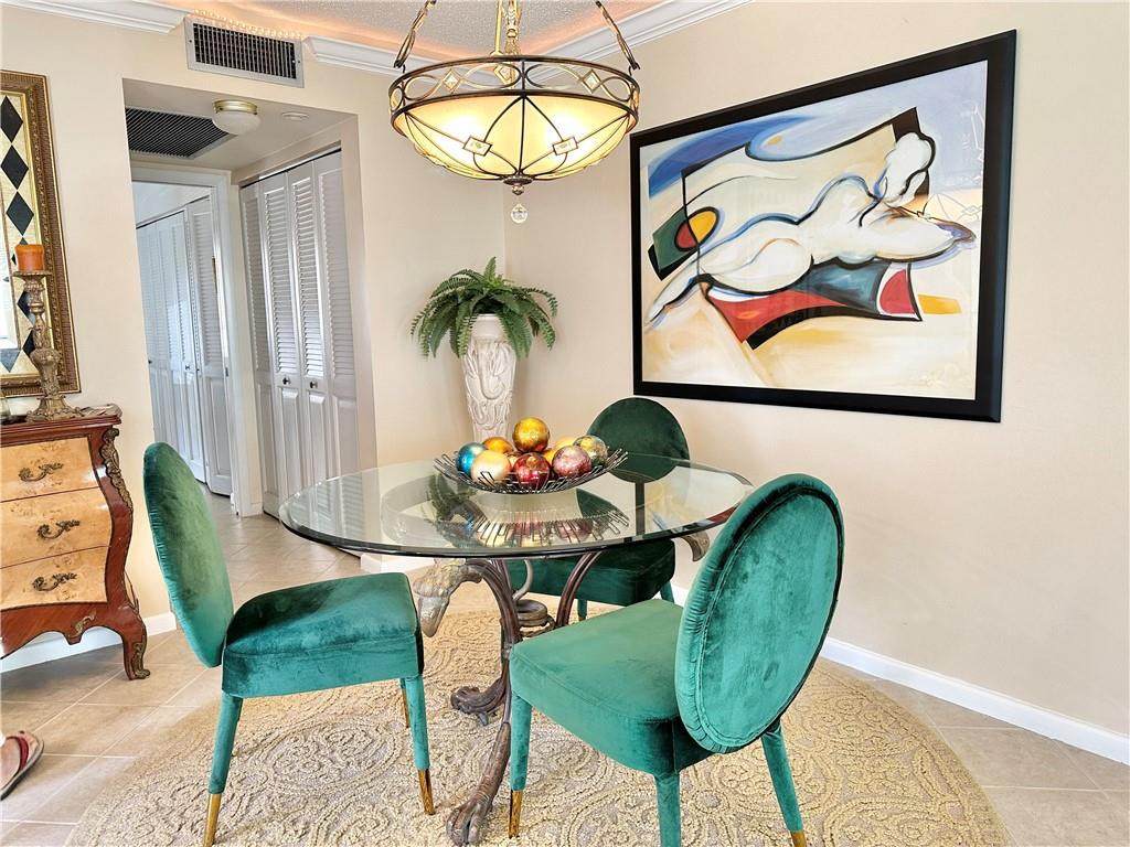 285 Oakridge Q - Photo 1