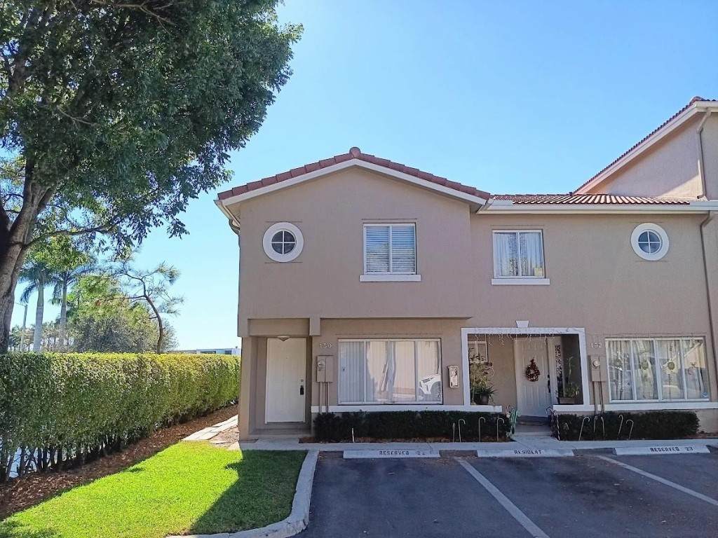 150 Riviera - Photo 1