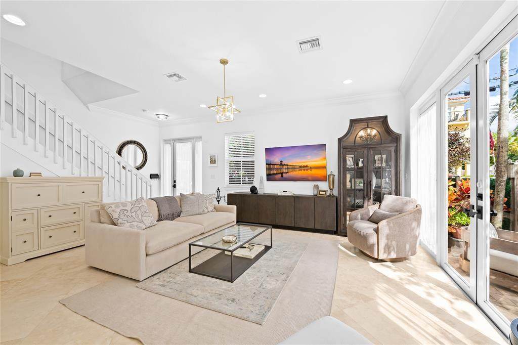 920 8th St - Photo 1