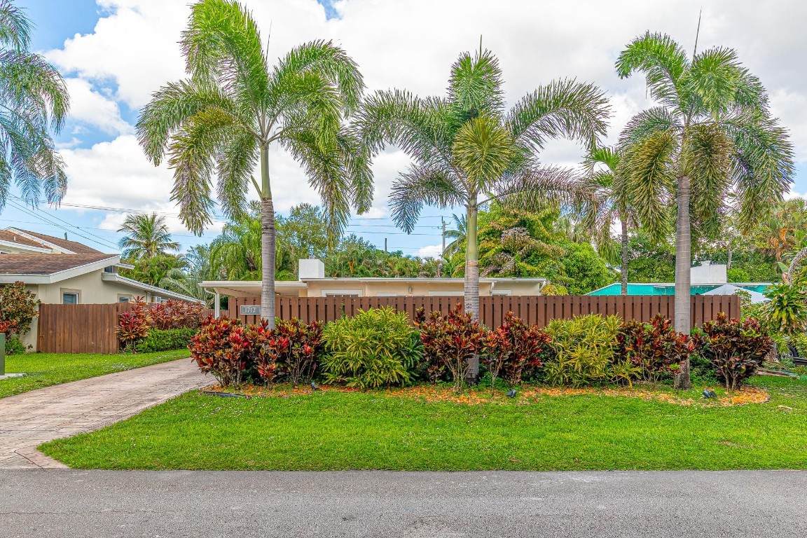 1717 12th Court - Photo 1