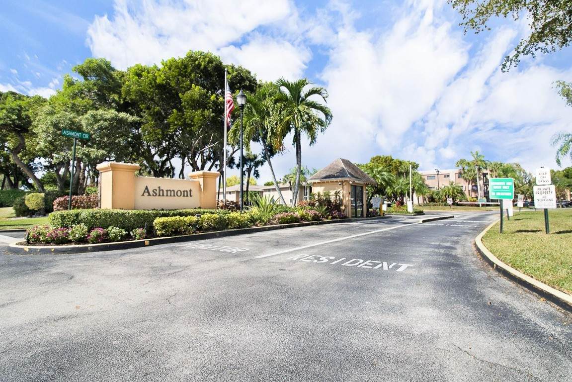 7194 Ashmont - Photo 1