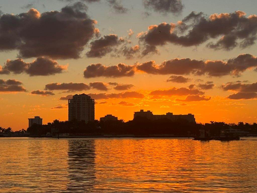 3055 Harbor - Photo 1