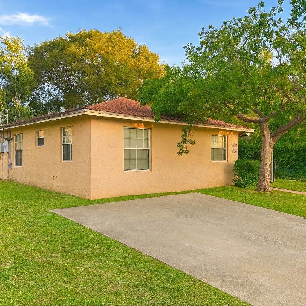 734 13th Ter - Photo 1