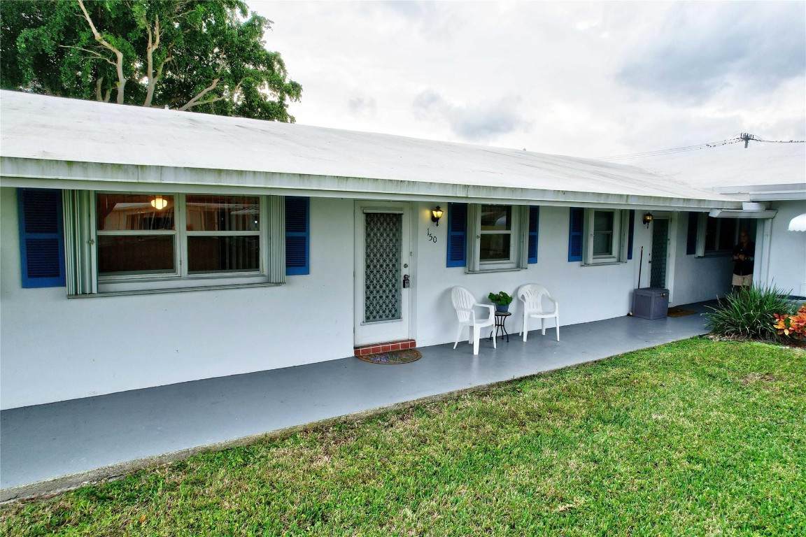 300 Golfview - Photo 1