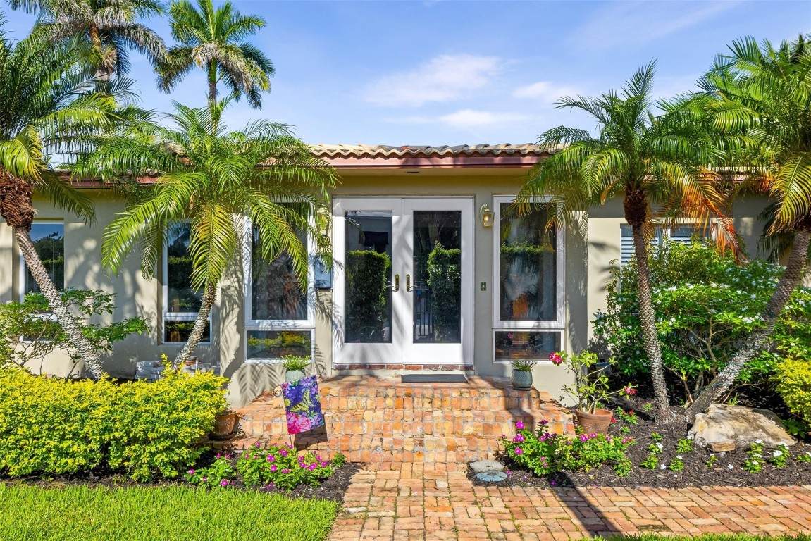 359 Poinciana Drive - Photo 1