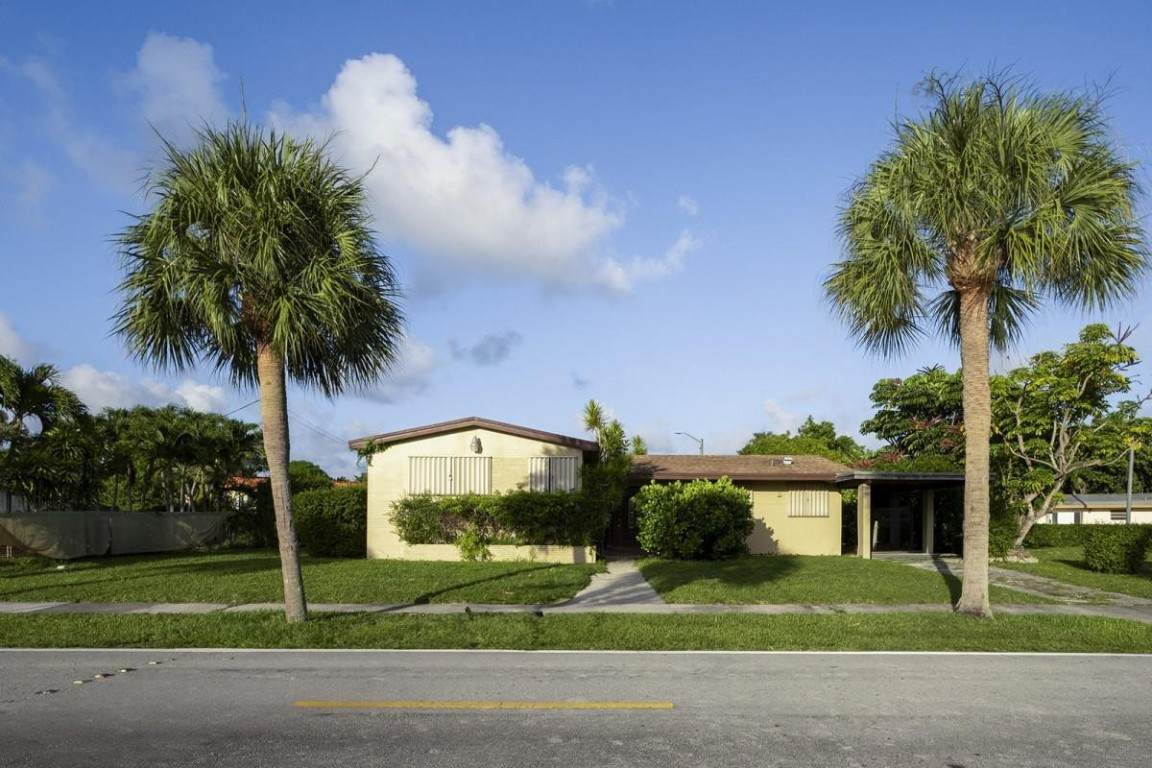 18140 Glades Drive - Photo 1
