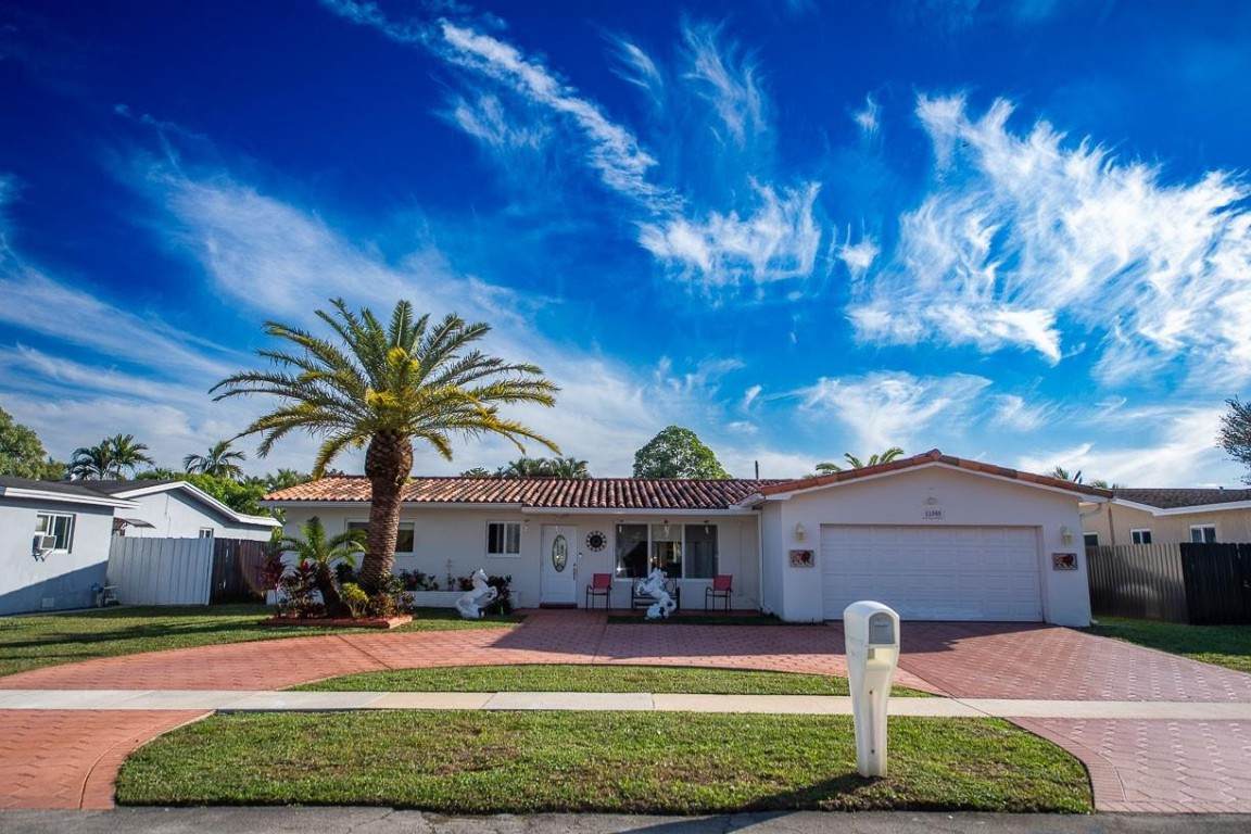 11040 16th - Photo 1