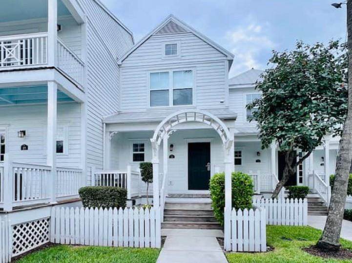 2600 Overseas - Photo 1