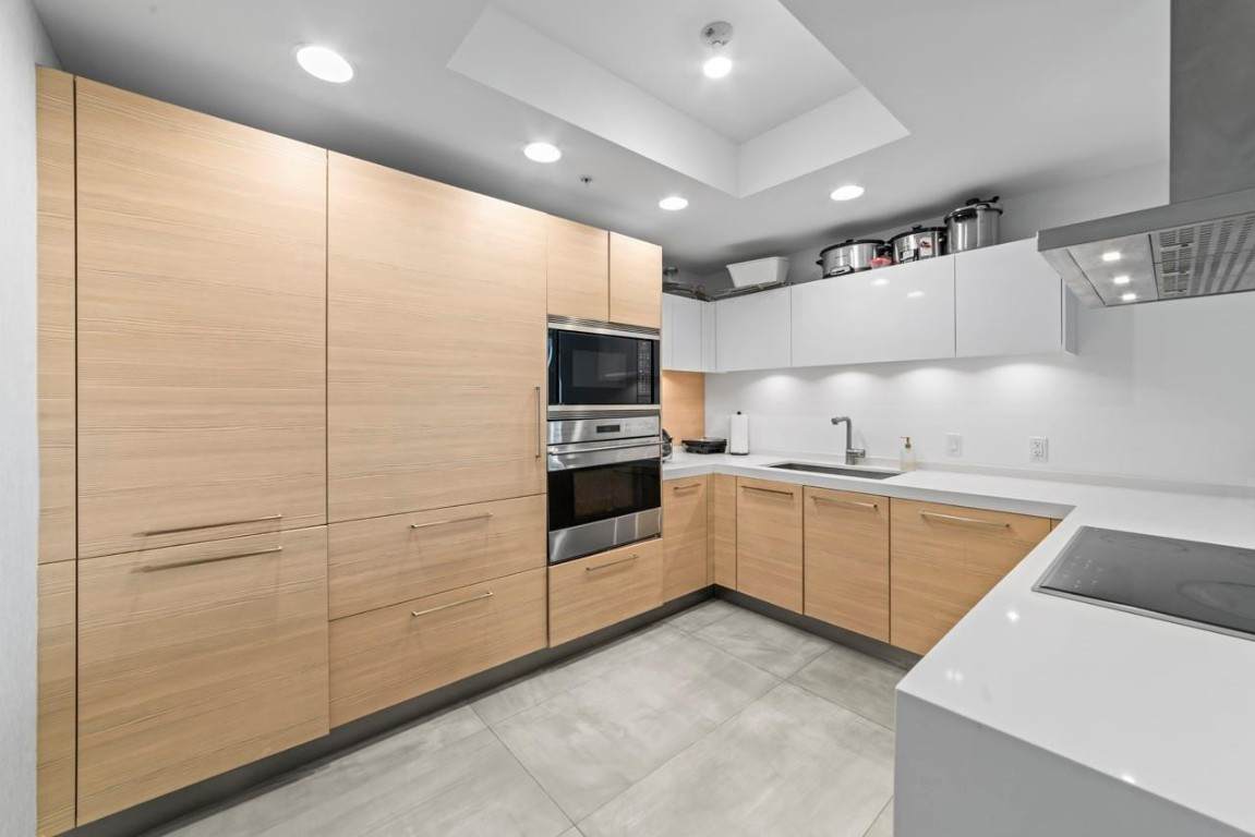 17111 Biscayne - Photo 1