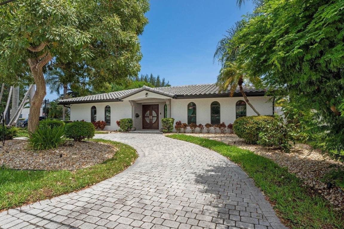 5570 26 Avenue - Photo 1