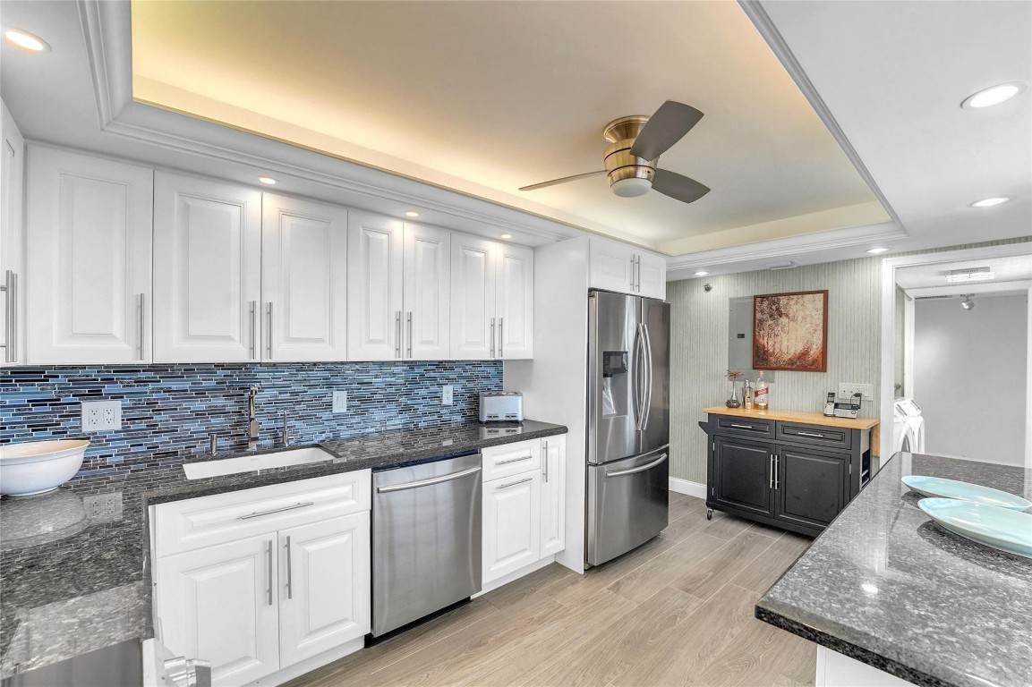 4015 Palm Aire - Photo 1