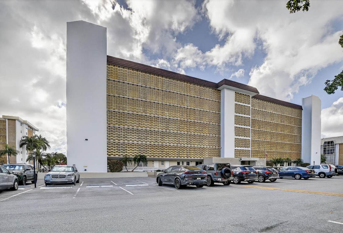 3050 16th Avenue - Photo 1