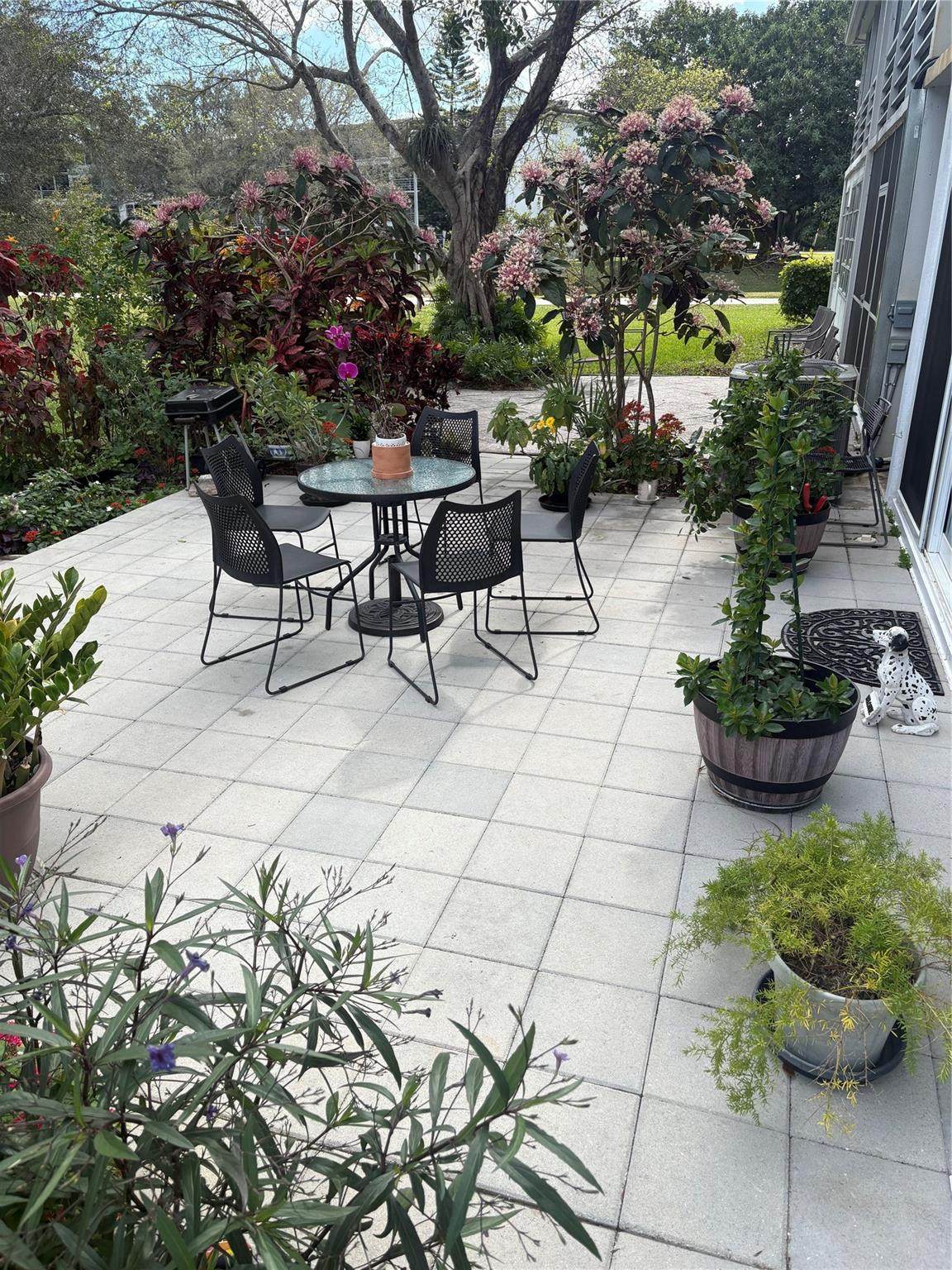 211 N Oakridge - Photo 1