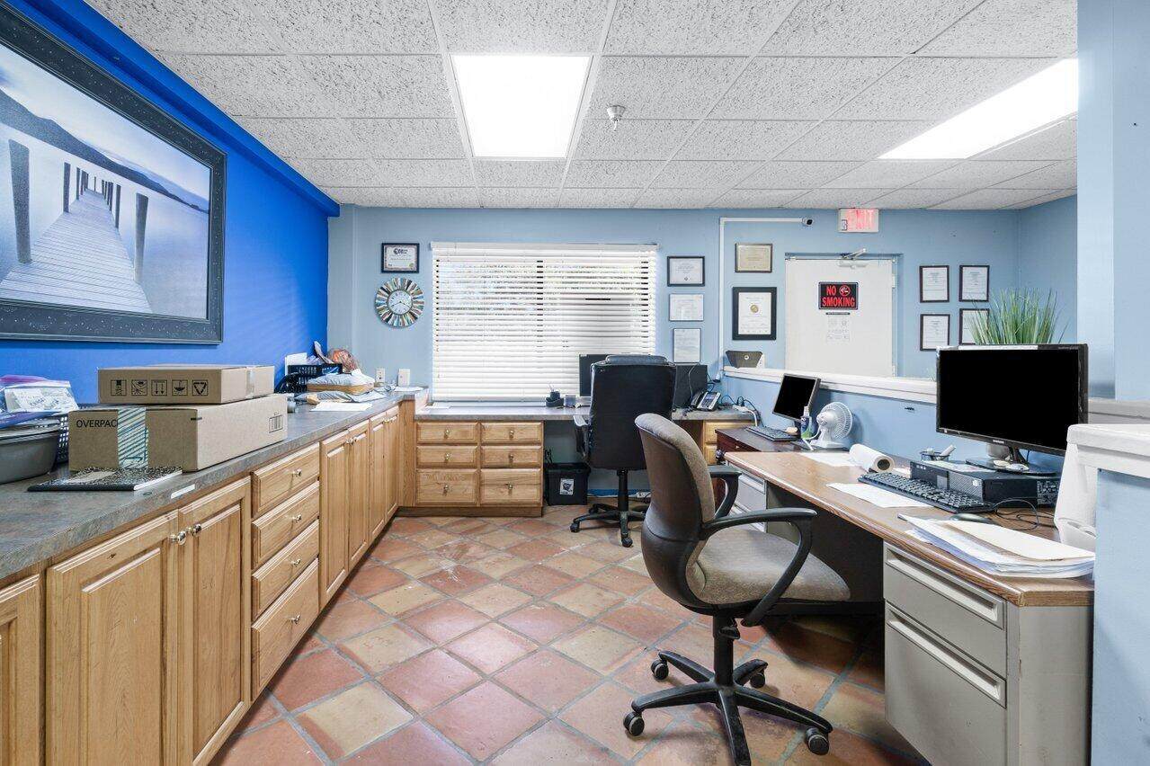 400 Executive Center Drive - Photo 1