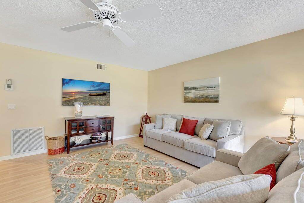 https://bt-photos.global.ssl.fastly.net/beaches/orig_boomver_2_R11087041-2.jpg