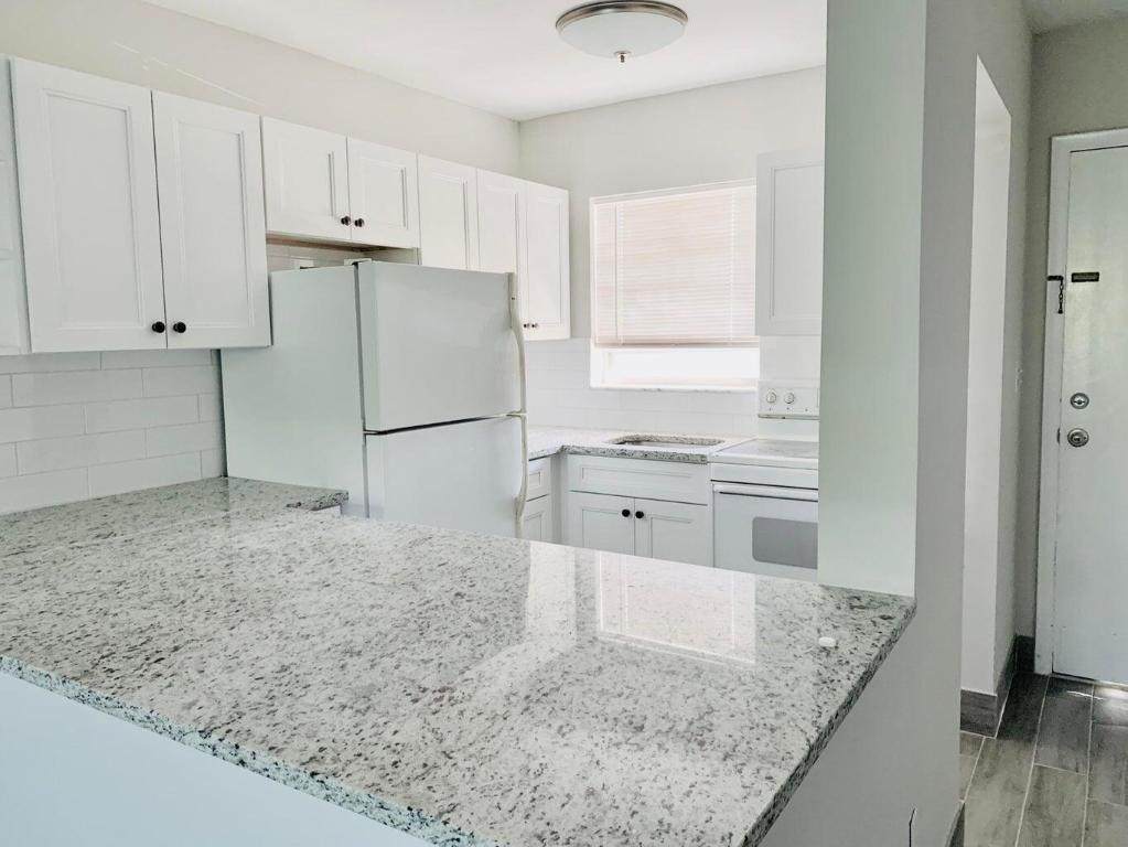 1113 Lake Terrace - Photo 1