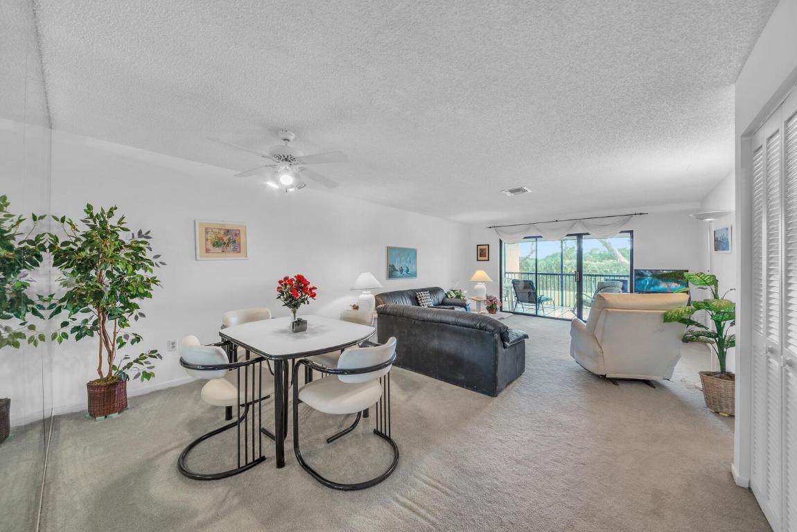 36 Stratford Lane - Photo 1