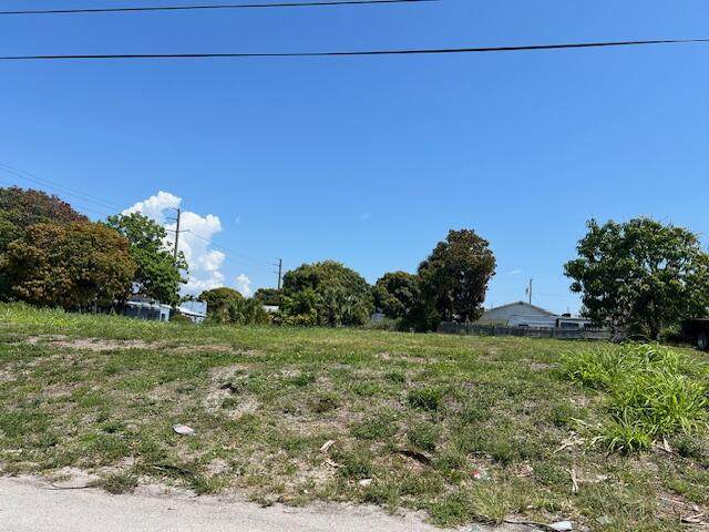 172 16th Street - Photo 1