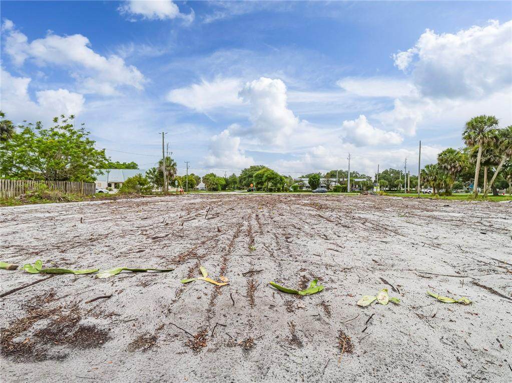 445 Old Dixie Highway - Photo 1