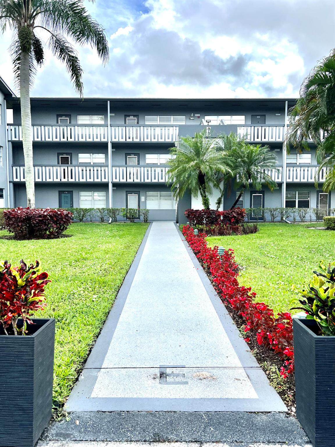 209 Suffolk E - Photo 1