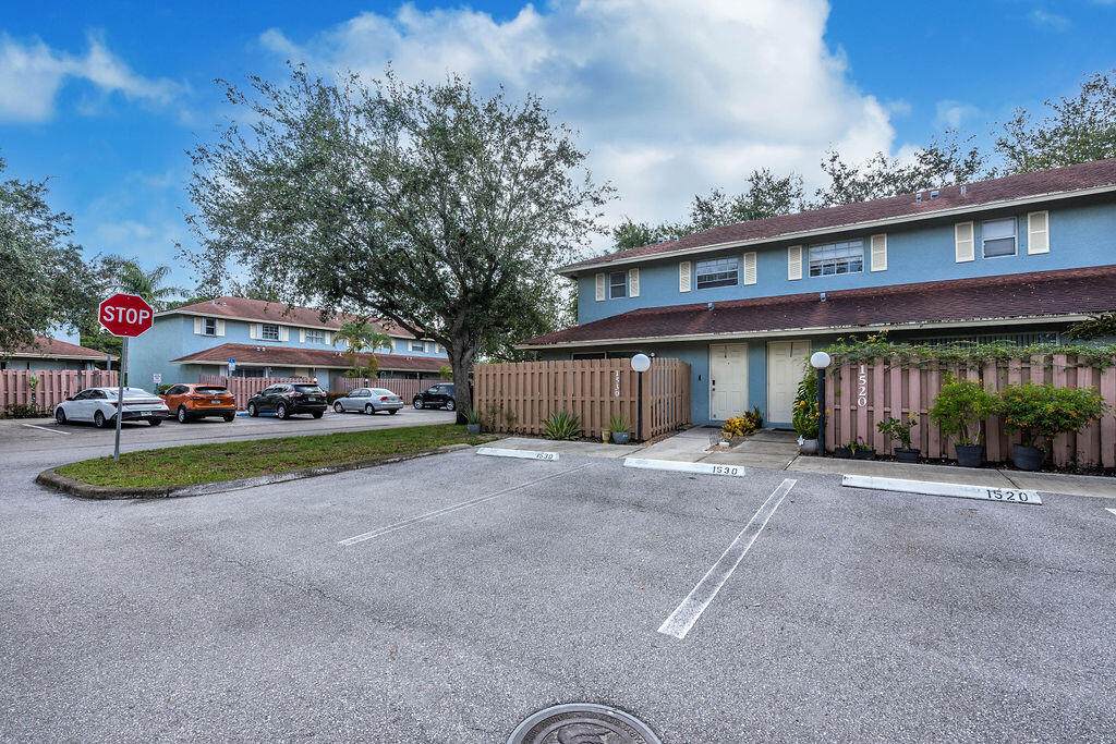 1530 Cypress Way - Photo 1