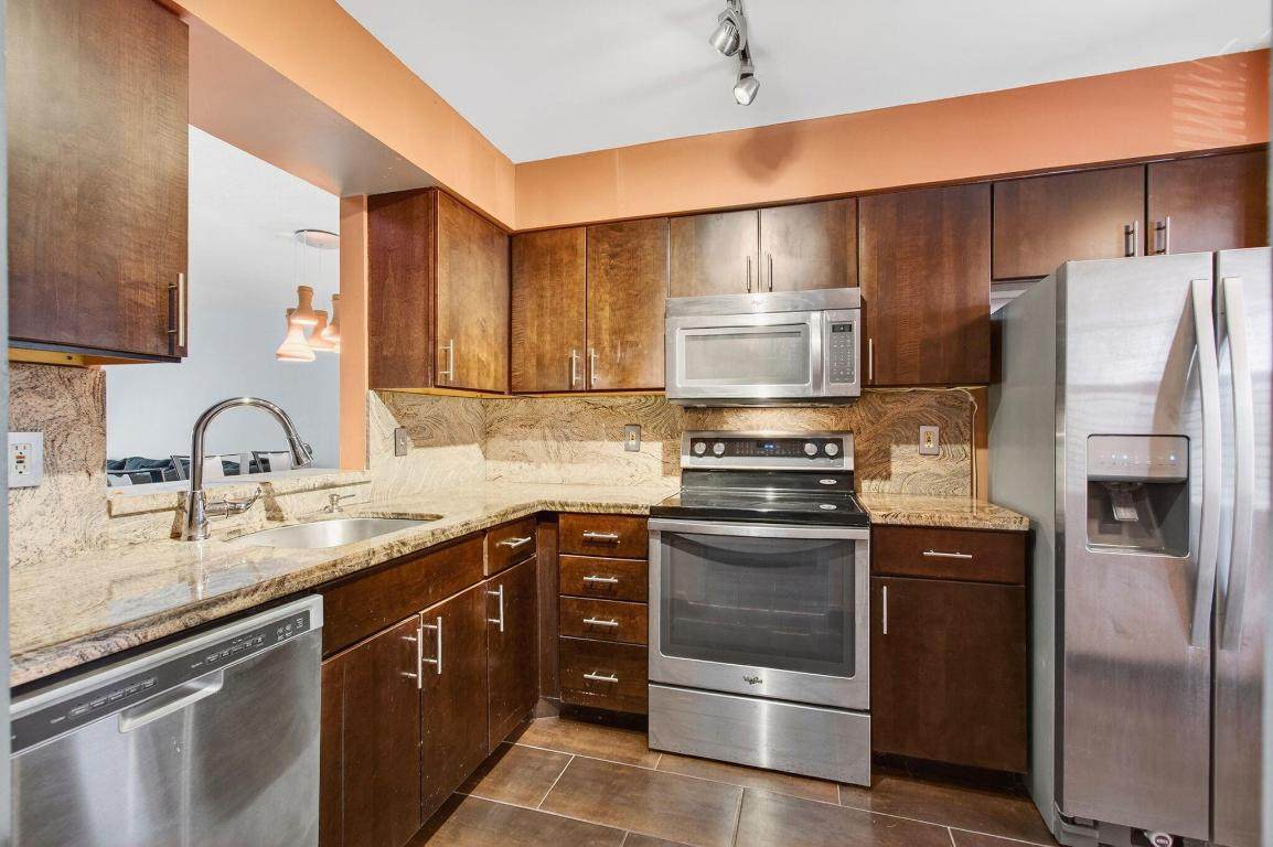 7290 Kinghurst Drive - Photo 1