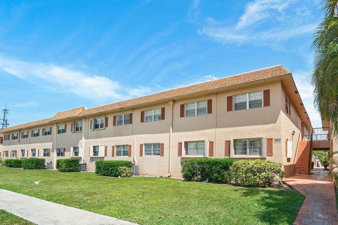 600 2nd 2390 - Photo 1