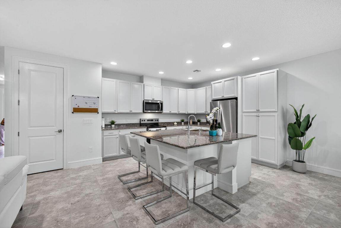 16131 Oakview - Photo 1