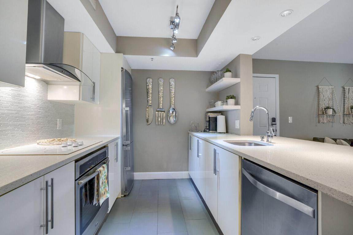 123 Yacht Club - Photo 1