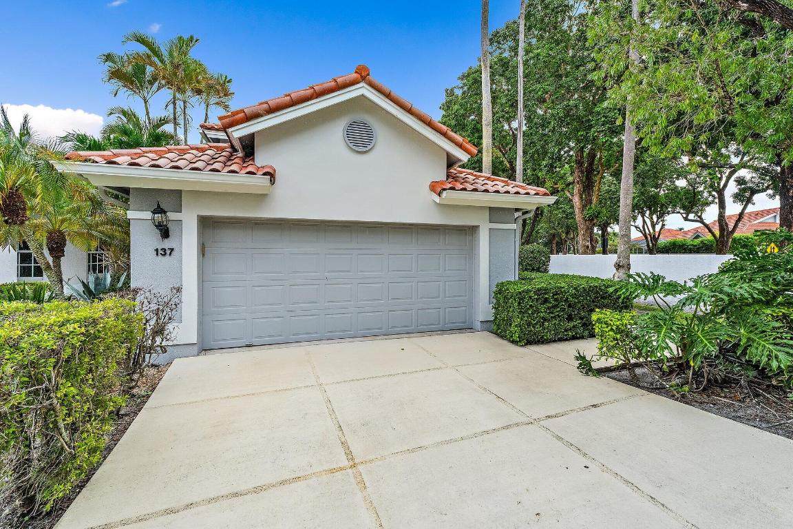 137 Eagleton - Photo 1