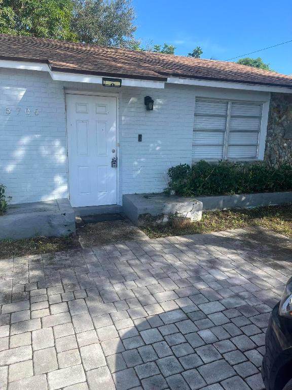 5706 Candlewood Avenue - Photo 1